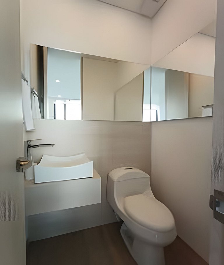 Great apartment close to 93 park
